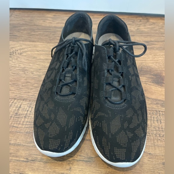 Cole Haan Women's Zerogrand
Perforated Trainer Blk Perf/White Size 9 - Picture 4 of 9